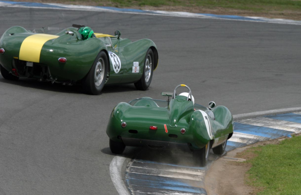 Here you see Dion Kremer squeezing past Martin Stretton’s 3.8L Lister Jaguar